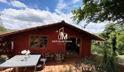 Casa de condomínio á venda em lote de 2200m² com 04 suítes em Nova Lima MG!