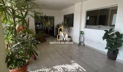 Casa á venda com 04 quartos, sendo 02 suítes, próximo ao centro de Igarapé MG!