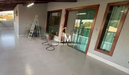 Casa á venda de dois pavimento, sendo 04 quartos, em lote 360m² em Igarapé MG!