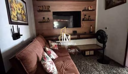 Casa á venda com 02 quartos e loja no centro de Igarapé MG!