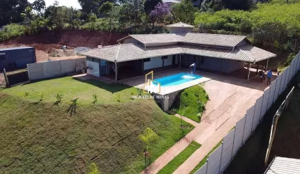Chácara á venda com 03 quartos sendo 01 suíte, terreno 1000m² em Itatiaiuçu-MG!