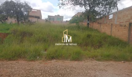 Terreno á venda de 360m² semi plano com ótima localização em Igarapé MG!