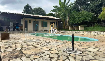 Sítio à venda com 3 quartos, sendo 1 suíte, terreno de 5.500m² em Esmeraldas MG!