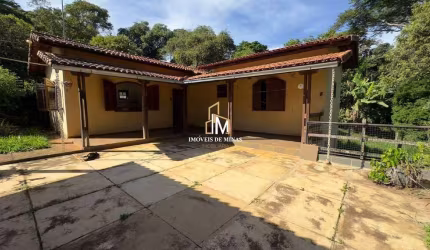 Sítio á venda de 13948m² com lagoa e nascente, sendo 02 casas em Rio Manso MG!