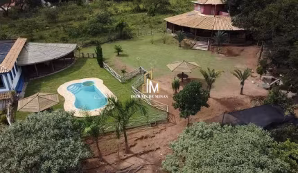 Casarão Colonial á venda com 06 quartos sendo 05 suítes em Itatiaiuçu MG!