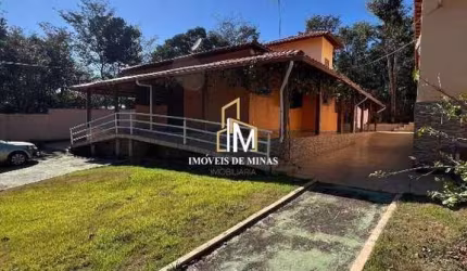 Chácara á venda com 05 quartos sendo 01 suíte, terreno de 2800m² em Bonfim-MG.