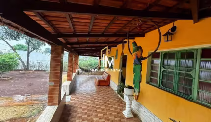 Chácara à venda: 1000m², 02 quartos, piscina, sauna, pomar e área gramada!