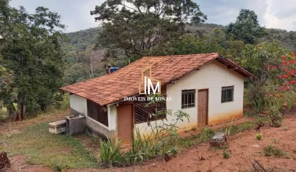 Chácara á venda com 02 quartos, pomar, terreno de 2000m² em Itatiaiuçu MG!