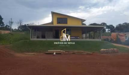 Chácara á venda de 1000m² com 03 quartos sendo 01 suíte em Itatiaiuçu MG!