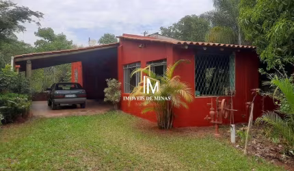 Chácara 5000m² com agua corrente á venda casa de 02 quartos, em Itatiaiuçu MG!