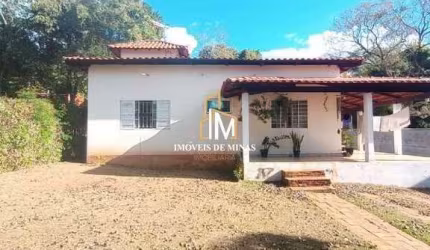 Casa á venda com 02 quartos sendo 01 suíte, lote de 1016m² á venda em Igarapé MG!!