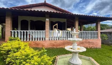 Casa á venda com 02 quartos (01 suíte), terreno de 1000m² em Igarapé-MG!
