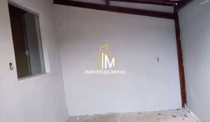 Casa á venda, com 02 quartos, lote de 120m² em Igarapé MG!