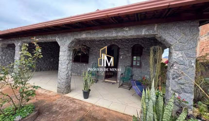 Casa á venda com 04 quartos sendo 01 suíte, terreno de 360m² em Igarapé MG!
