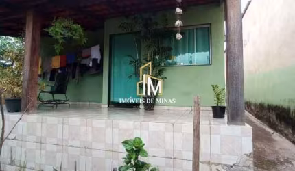 Casa á venda com 02 quartos e plantas frutíferas, terreno 477m² em Igarapé MG!