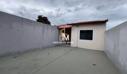 Casa á venda com 02 quartos, terreno de 180m² em Igarapé MG!