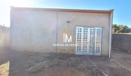Casa á venda com 02 quartos, terreno de 360m² em Igarapé MG!