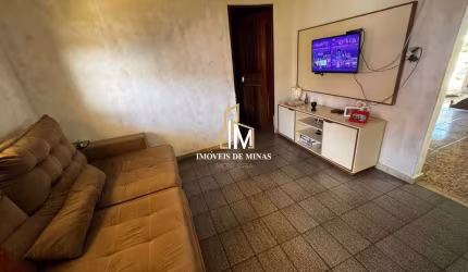 Casa á venda com 02 quartos, terreno de 360m²em Igarapé MG!