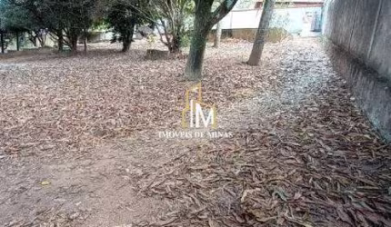 Terreno á venda de 380m², próximo a comércios em São Joaquim de Bicas MG!