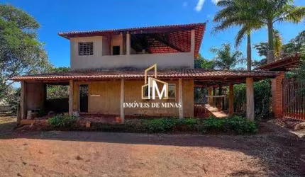 Sítio á venda de 02 andares sendo ótima localização em Igarapé MG!