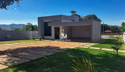 Chácara á venda de 1000m² moderna com 03 quartos em Rio Manso MG!