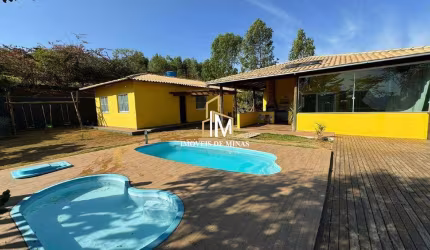 Chácara á venda de 4.500m² com córrego nos fundos em Itaúna MG!