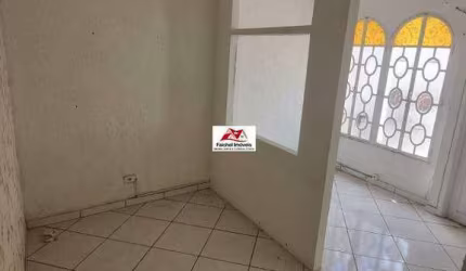 Sala comercial em sobreloja de 15m², com banheiro por 1.400,00 no Tatuapé/SP Aceita 3 meses de depósito, fiador, água e luz dividido com demais salas