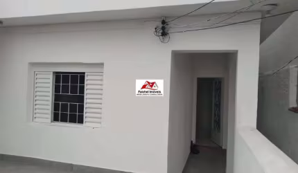 Casa com 2 dorm., banheiro e lavabo, sala, cozinha, área de serviço e terraço por 2.600,00 próximo ao Shopping Anália Franco - V. Invernada/SP