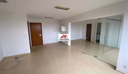 Conjunto comercial com 3 salas, 3 banheiros, copa e 1 vaga por 4.200,00 ao lado do metro Carrão - Tatuapé/SP
