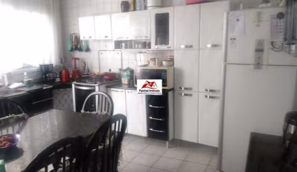 Casa térrea com terreno de 6X24m² com 2 dorm. 1 banheiro, churrasqueira, quintal e 2 vagas. Docs ok. Valor 510.000,00 - V. Regente Feijo/SP