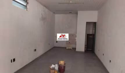Salão de 38m² com banheiro, piso novo, na Rua Água Rasa, próximo a Salim Farah Maluf, ótima localização por 1.500,00/mês - Vila Regente Feijó/SP