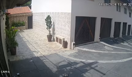 Sobrado no Jaraguá em condomínio com 2 Dormitórios e 2 vagas