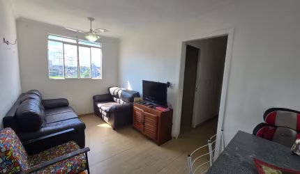 Lindo apartamento totalmente reformado, de 2 dormitórios, andar alto - Jardim Santo Elias