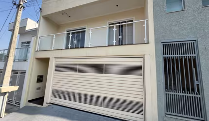 Residência Impecável à Venda em Bragança Paulista-SP, 3 Quartos, 1 Suíte, 2 Salas, 2 Vagas de Garagem, 145m².