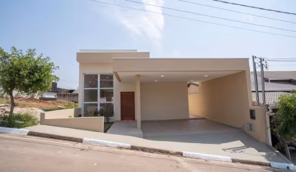 Venda de Casa em Condomínio de Alto Padrão em Bragança Paulista-SP: 3 quartos, 1 suíte, 1 sala, 2 vagas de garagem, 153 m².