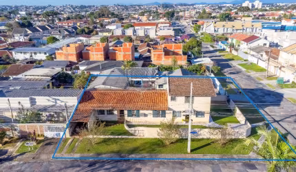 CASA MAIS SOBRADO DE ESQUINA COM ACESSOS INDEPENDENTES