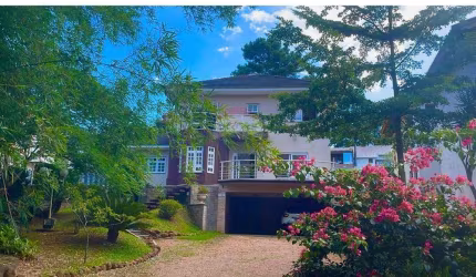 'Casa de Condomínio Elegante em Viamão à Venda'