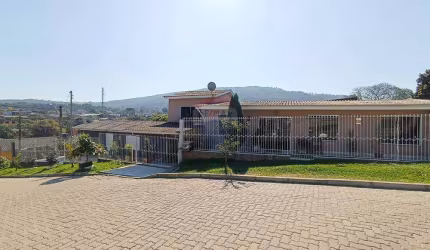 Casa de 7 dormitórios, com 2 vagas de garagem no bairro Santa Isabel em Viamão!