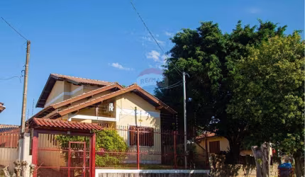'Casa Charmosa semi-mobiliada, em São José: Conforto e Estilo Moderno'