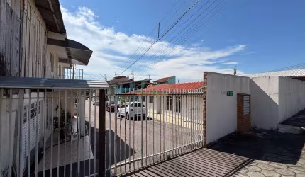 Casa com 3 quartos para alugar na Rua Cascavel, 775, Boqueirão, Curitiba, 60 m2 por R$ 1.700