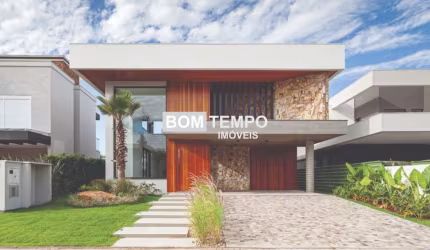 CASA LUNA: 3 SUÍTES | 2 VAGAS | 256M² PRIVATIVOS