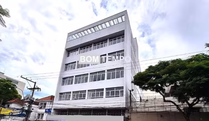Prédio com 2400 m² privativos, bairro Petrópolis.