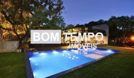 CASA COM 685,83M² | CONDOMÍNIO ALTO PADRÃO.