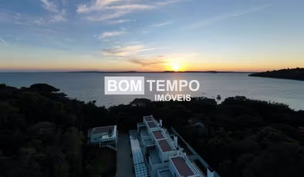 CASAS COM 442M² PRIVATIVOS!