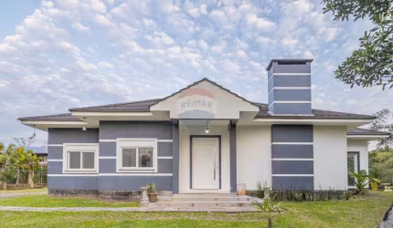 Sítio com 4.200m²  com casa alto padrão em Gravataí.