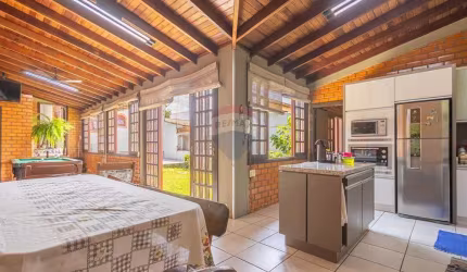 Sobrado 250 m² 4 Dormitórios 4 Banheiros 3 vagas Mobiliado a 180 metros do Cesto Atacado