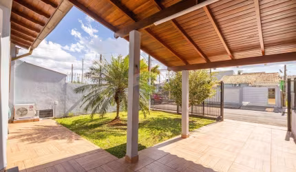 Casa térrea 3 quartos,  pátio, em Cachoeirinha bairro Parque da Matriz.