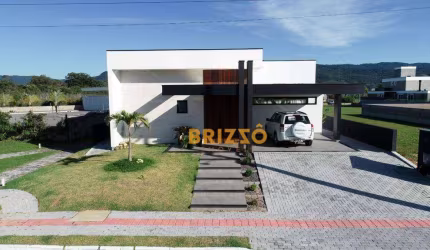Casa de condomínio em Garopaba,com 3 dormitórios à venda, 300 m² por R$ 2.500.000