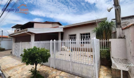 Casa a venda no Jardim Colinas  com 180m²