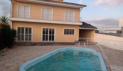 Sobrado com 4 dormitórios à venda, 280 m² por R$ 1.200.000,00 - Centro - Igaratá/SP